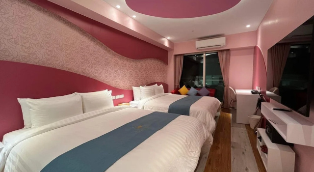 Четырёхместный номер Comfort Bentley Hotel