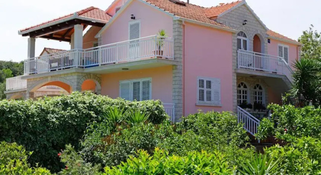 Apartments Julija, Prenota Appartamento Hotel a Croatian Islands con parcheggio, Parcheggio