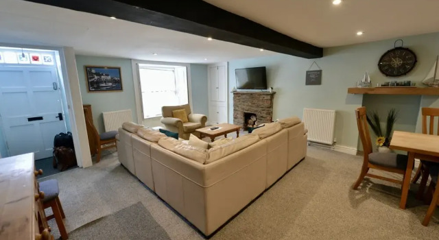 Delightful Period Cottage in the Heart of Brixham, Varaa Lomakoti Mökit kohteessa Merseyside, Mökki