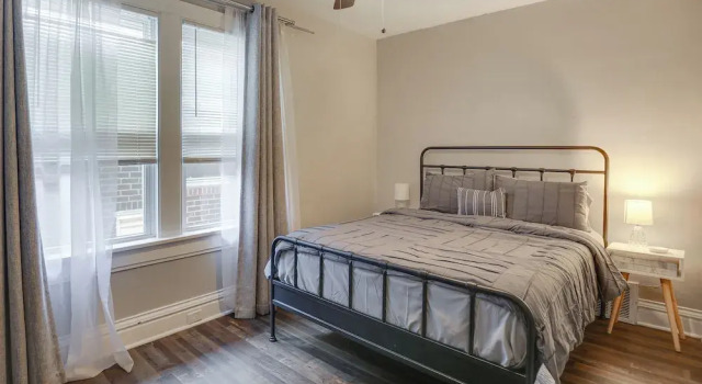 1 Mi to Delmar Loop! University City Bungalow
