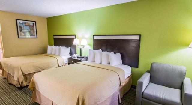 Четырёхместный номер Standard Quality Inn Gainesville near University