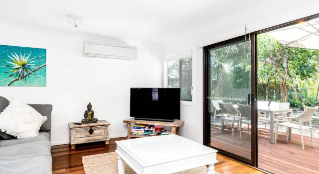 Gigi's - Absolute Beachfront, Book Vacation Home Suffolk Park Byron Bay Region