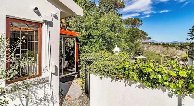 Коттедж Deluxe Villa Helderberg