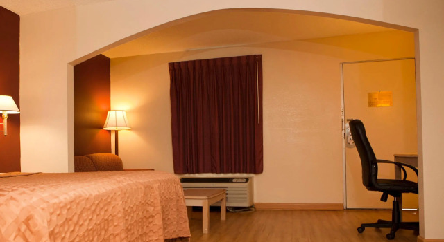 Двухместный люкс Red Roof Inn & Suites Jackson, TN