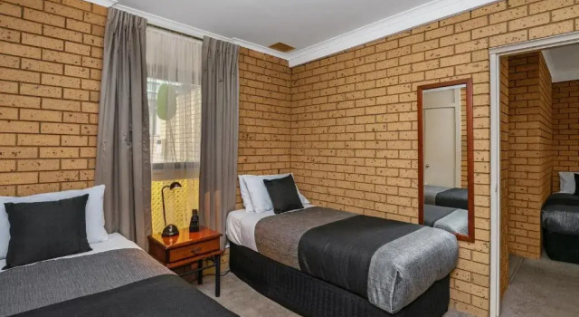 Семейный номер Deluxe Avondel Motor Inn