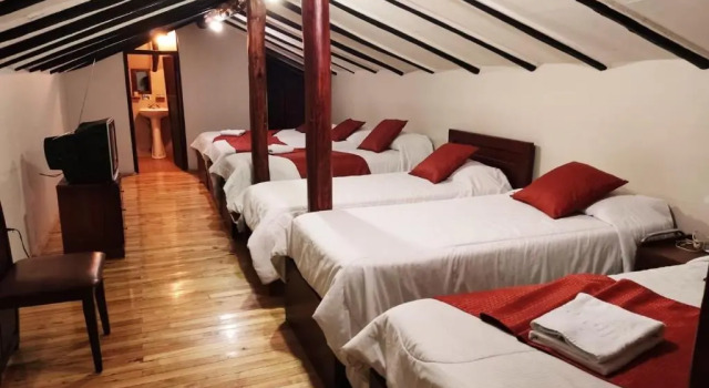 Кровать в общем номере Hotel Calle Angosta