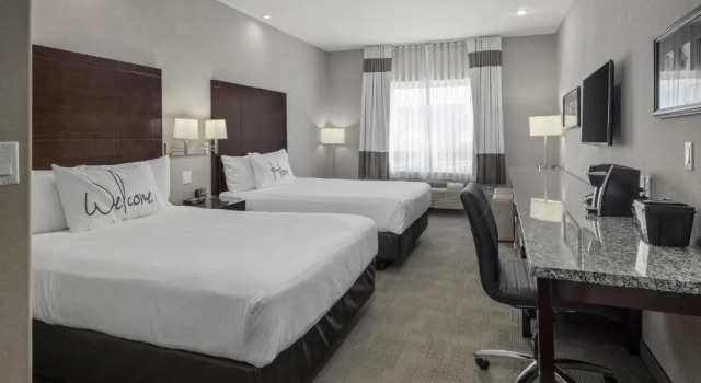 Четырёхместный номер Standard Home Inn & Suites Regina Airport