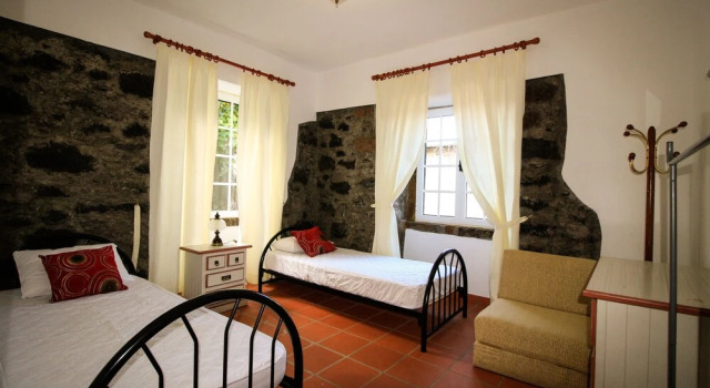 Gouveia Cottage by Analodges