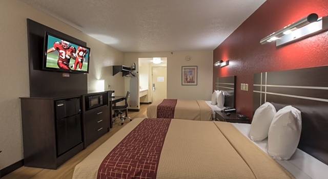 Четырёхместный номер Standard Red Roof Inn Houston Brookhollow