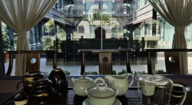 Daguan Jinwan Hotel, Rezerwuj Hotel Hotele w Kunming z parkingiem, Parking