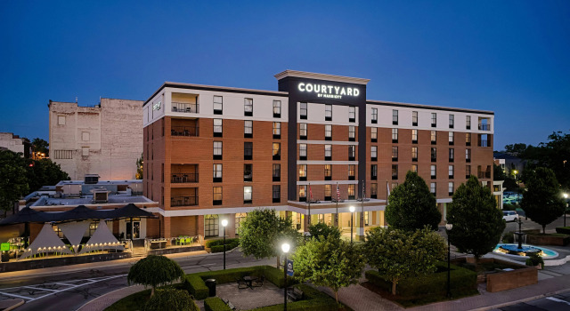 Courtyard by Marriott Springfield Downtown, Reserva ahora Hotel Hoteles de 3 estrellas en Springfield, 3*