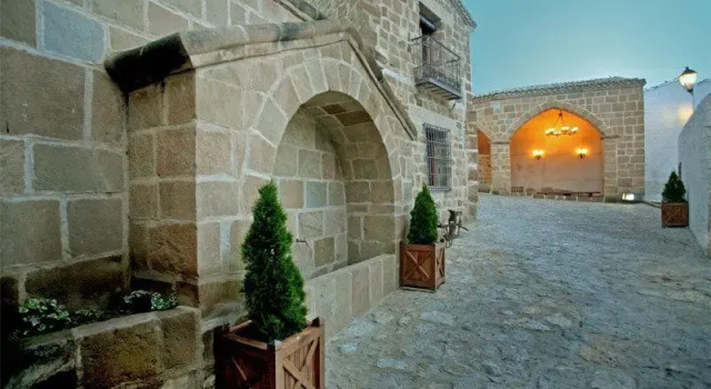 Casa Aragón, Book Hotel Sangarren Aragonien