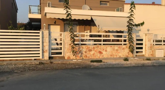 Estia House 1-2, Rezerwuj Hotel Hotele w Sithonia z parkingiem, Parking