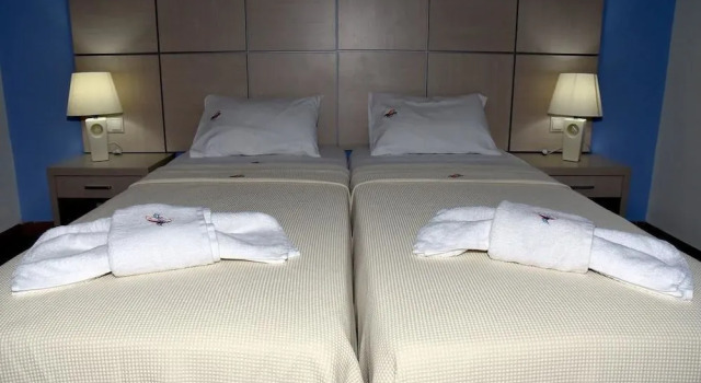 Thealos, Book Hotel Azolimnos Syros
