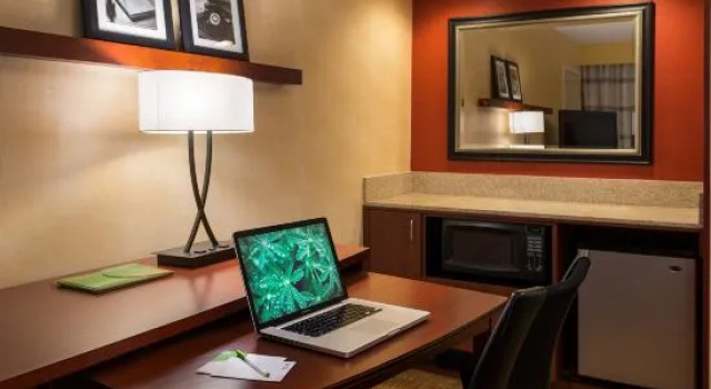 Люкс Courtyard by Marriott San Francisco Airport