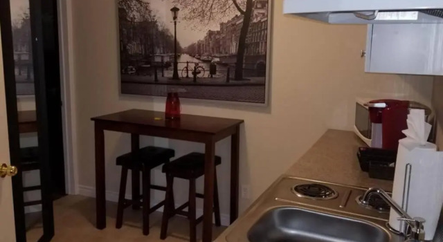 Апартаменты Cozy 1-BDR Suite #20 by Amazing Property Rentals