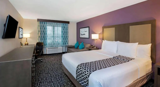 Двухместный люкс La Quinta Inn & Suites by Wyndham Las Vegas Nellis