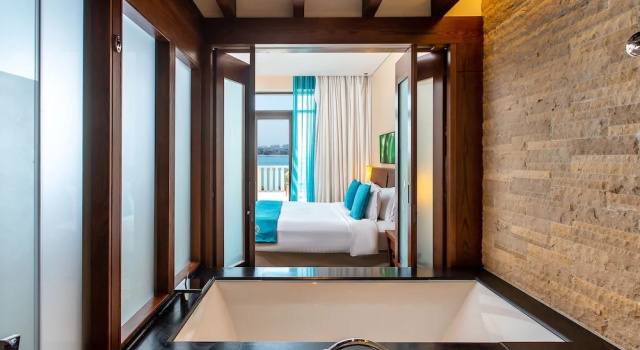 Двухместный номер Luxury с балконом и с видом на море Sofitel The Palm, Дубай, Курорт и Спа