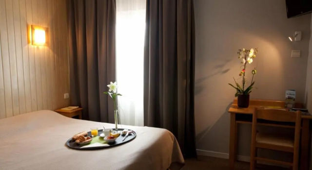 Трёхместный номер Standard Logis Hôtel Le Relais