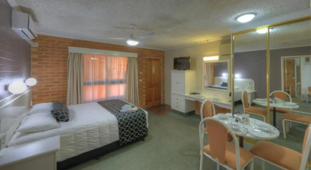 Номер Deluxe Cousins Motor Inn