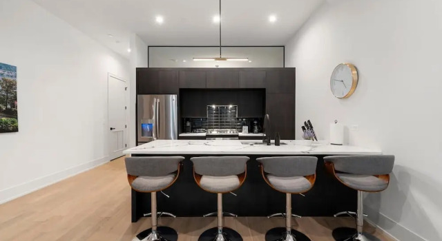 Апартаменты Chic 2BR 2BA Condo w Balcony - River North Chicago