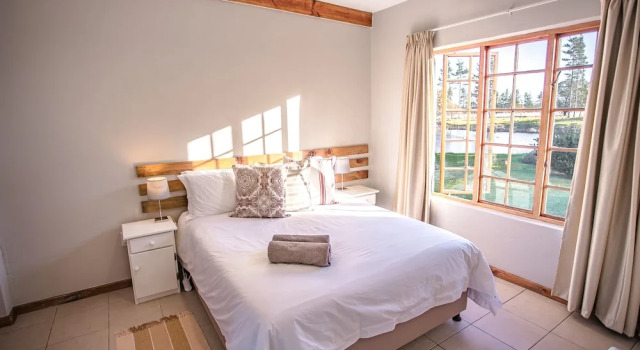 Lodge Honey Badger Bella Manga Country Escape