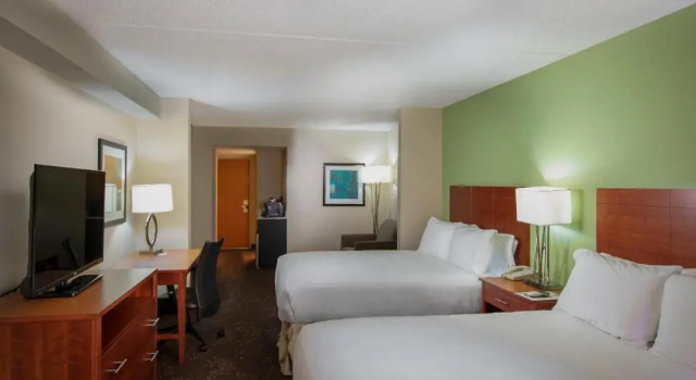 Четырёхместный номер Standard Holiday Inn Express Birmingham Irondale East by IHG