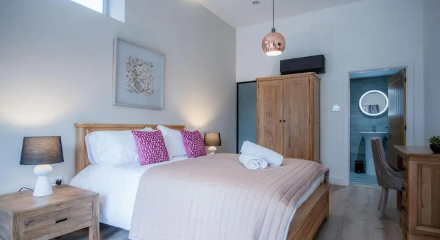 Suite 12 - Sleeping Giant Hotel - PEN Y CAE Inn