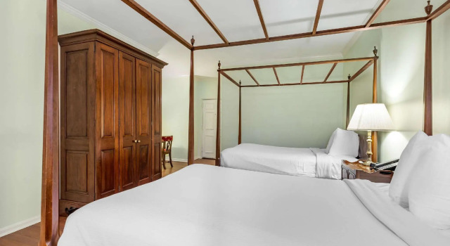 Четырёхместный номер Standard The William Fell Baltimore, Tapestry Collection by Hilton