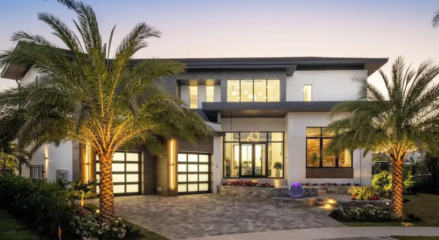 Luxe Home w Heated Infinity Pool on Marco Island