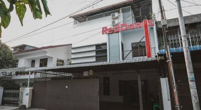 RedDoorz near Universitas Sisingamangaraja Medan, Rezerwuj Hotel Medan Sumatra