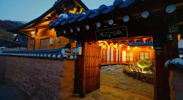 Jeonju Hanok Maeul Sukbak Sarang Gadeuk, Забронировать Отель Чонджу Чолла-Пукто, рядом с Конфуцианская школа хянгё в Чонджу