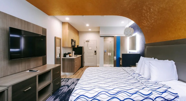 Студия Deluxe Palace Inn Blue Houston East Beltway 8