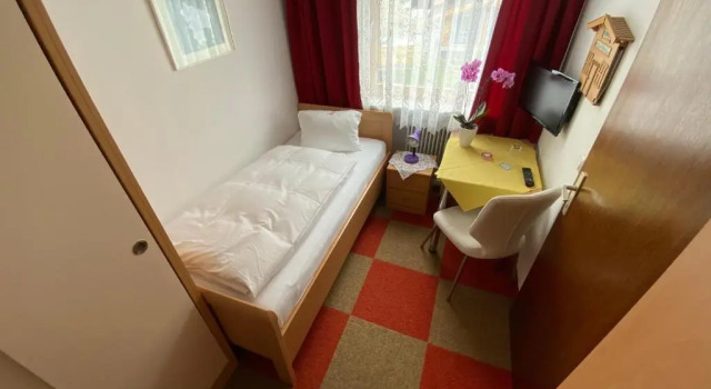 Номер Standard Pension Anneliese