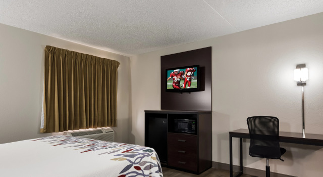 Red Roof Inn Hartford- New Britain, Забронировать Отель Хартфорд штат Коннектикут