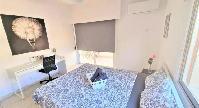 Comfy 2BR Apartment in the City Center, FREE PARKING and 3min walk to the beach!, Book Apartment Larnaka Larnaca Region