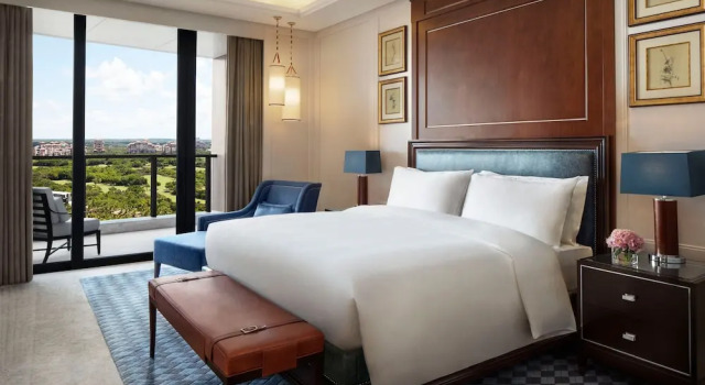 Люкс c 1 комнатой с балконом и с видом на поле для гольфа The Ritz-Carlton, Haikou