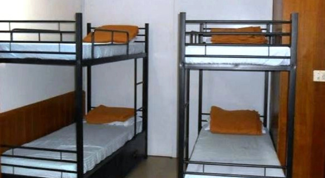 Кровать в общем номере (мужской номер) RJ Inn