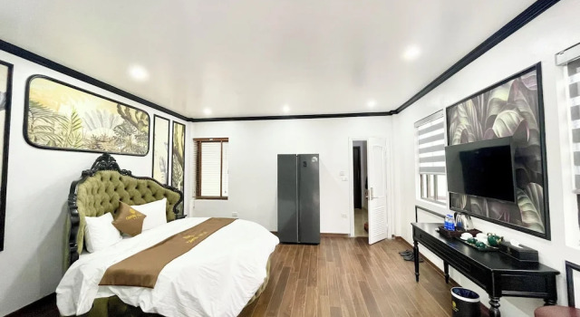 Двухместный номер Luxury с балконом Capital CauGiay Hotel