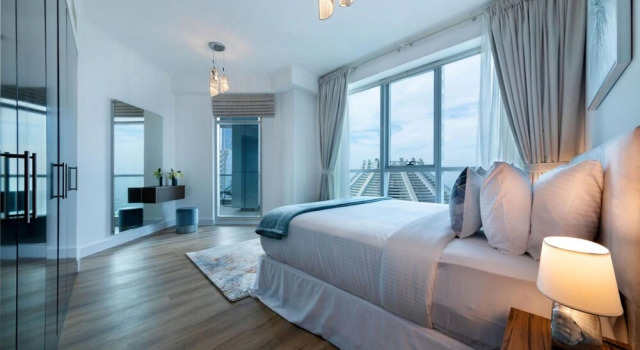 High-floor Trendy Apt w Marina Palm Ocean Vws, Забронировать Отель Дубай Эмират Дубай, рядом с Остановка трамвая Marina Towers