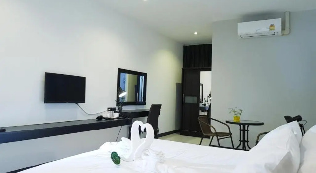 Семейный номер Standard с балконом Azz Hotel