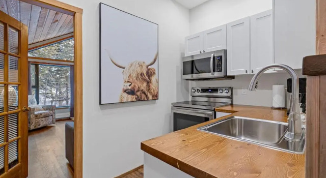 2 Bedroom Cabin, Prenota Hotel Canmore Alberta