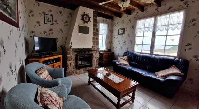 In Locquirec With 3 Bedrooms And 1 Bathrooms, Prenota Hotel Locquirec 