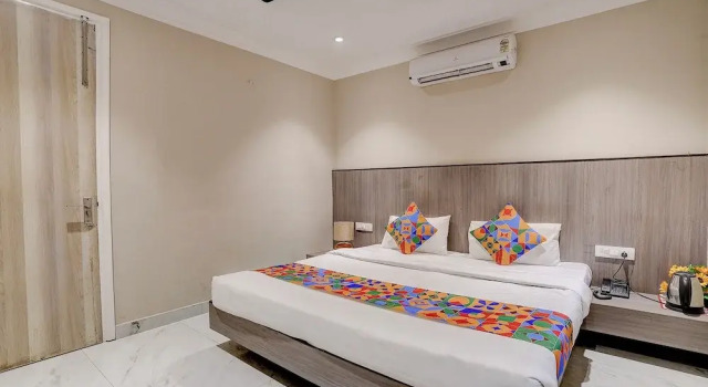 Номер Deluxe FabHotel Palm Green - 500m from Gurdwara Sri Guru Singh Sabha Green Field Colony Faridabad