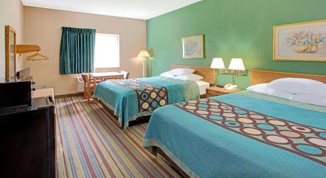 Четырёхместный номер Standard Super 8 by Wyndham Pontoon Beach IL/St. Louis MO Area
