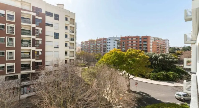 Relax 1bdr Apt by the River W/balcony & Parking!