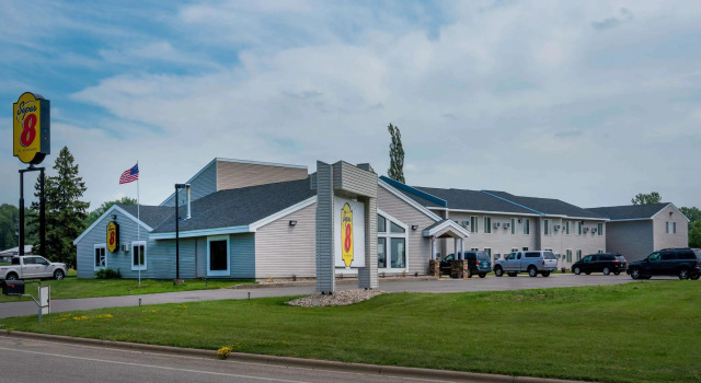 Super 8 by Wyndham Glenwood, Varaa Hotelli Hotellit Minnesota pysäköinnillä, Pysäköinti