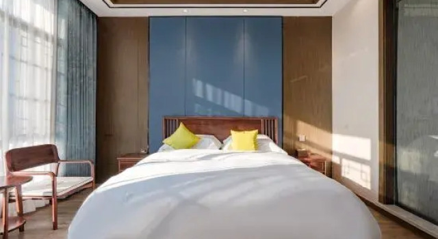 Семейный люкс Tengchong Mufan Hot Spring Inn (Gaoligong International Tourism City Branch)