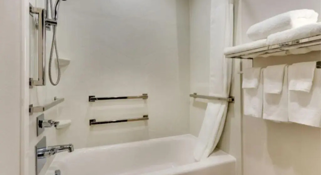 Четырёхместный номер Standard Fairfield by Marriott Inn & Suites Dalton