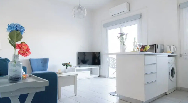 Deluxe Apartmán s balkonem a a výhledem do zahrady Themis Apartments